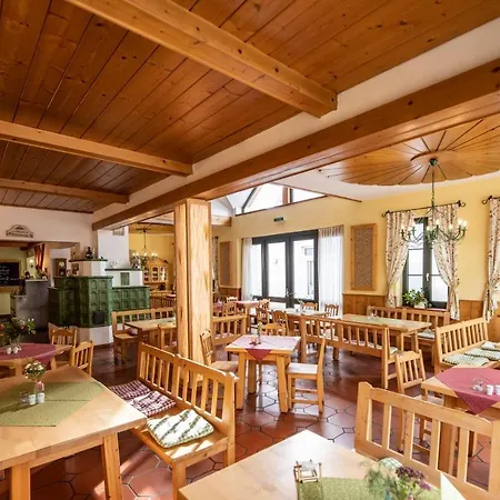 Der Winzerhof 게스트하우스 아카우