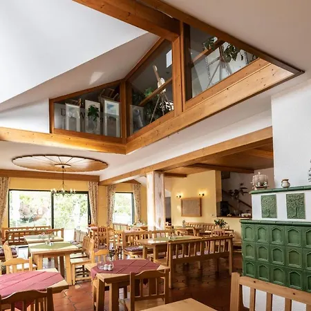 בית הארחה Der Winzerhof אכאו