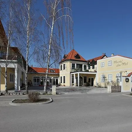 Der Winzerhof Gæstehus 3*