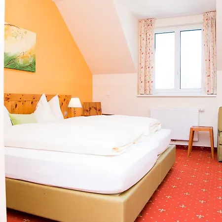 בית הארחה Der Winzerhof אכאו